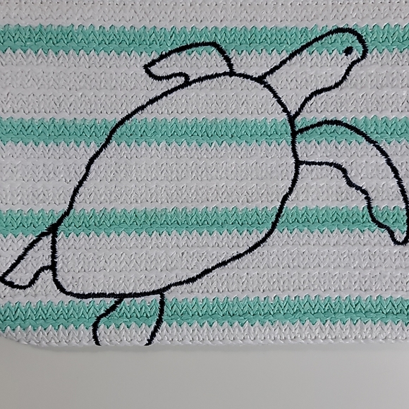 Vera Bradley Blue Star Medallion Straw Beach Wrislet with Sea Turtle - Picture 3 of 6